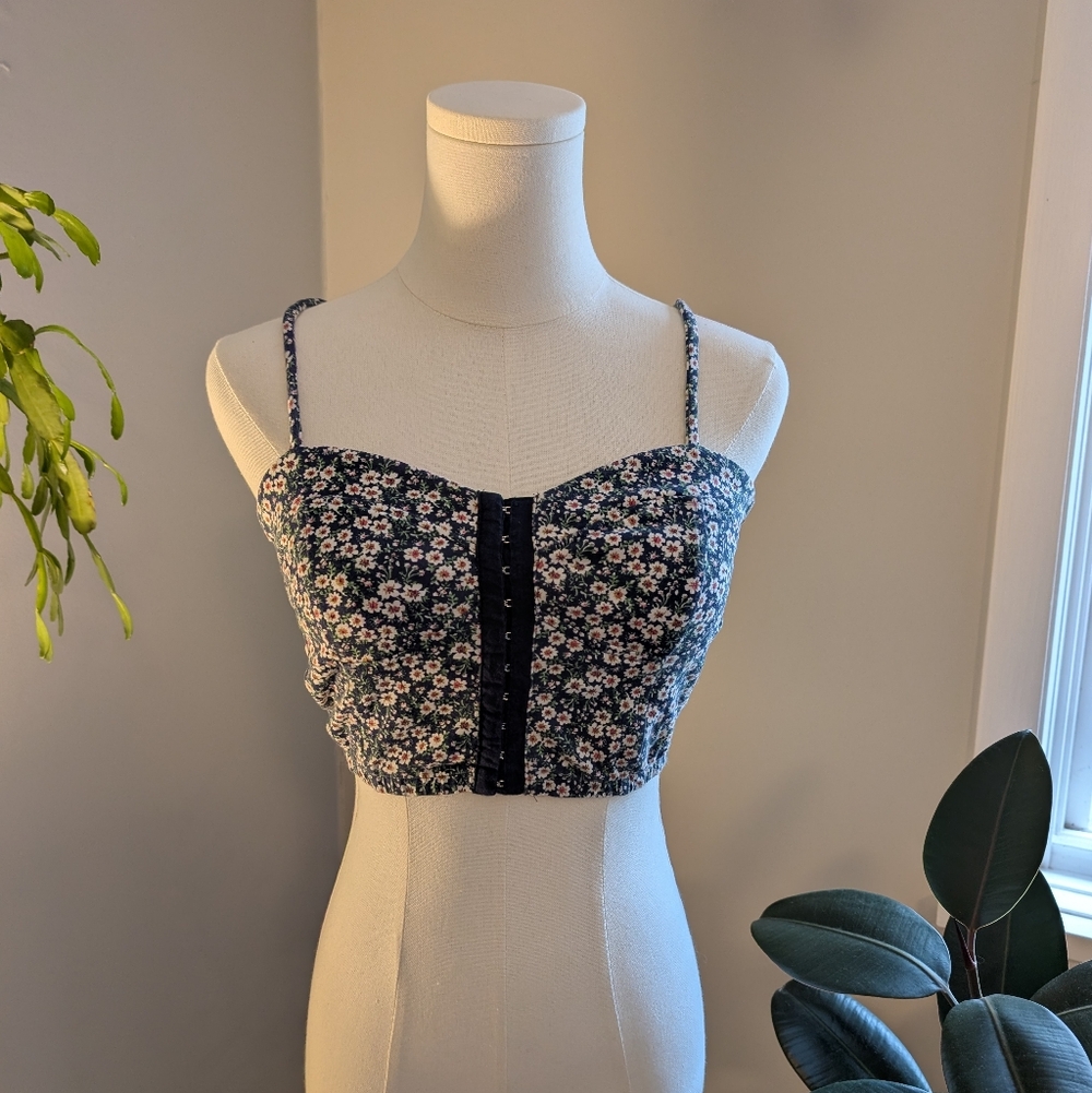 Floral Crop Top With Hook And Eye Closure